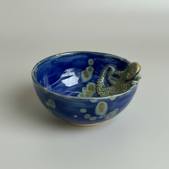 Octopus Drift Ceramic Bowl – Deep Sea Ritual Vessel, Ø11/ Ø13 / Ø22 x 5.7 cm by Red Raven Pottery