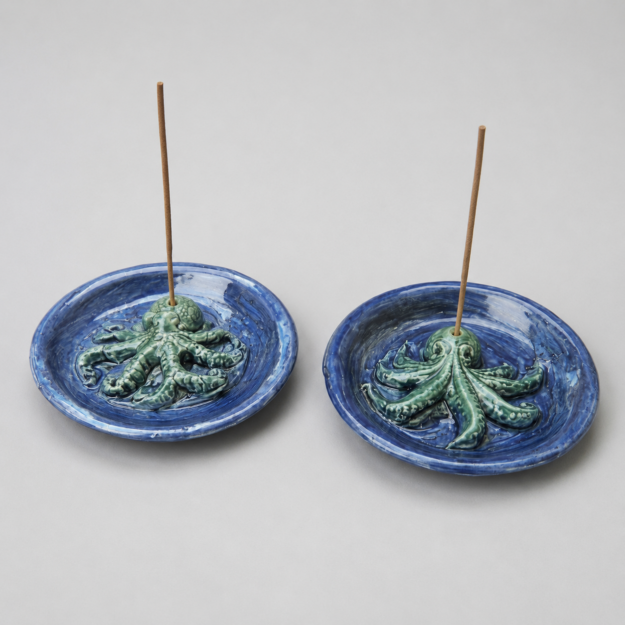 Octopus Drift Ceramic Incense Holder – Tide-Quiet Ritual Vessel, Ø8 x 1.5cm by Red Raven Pottery