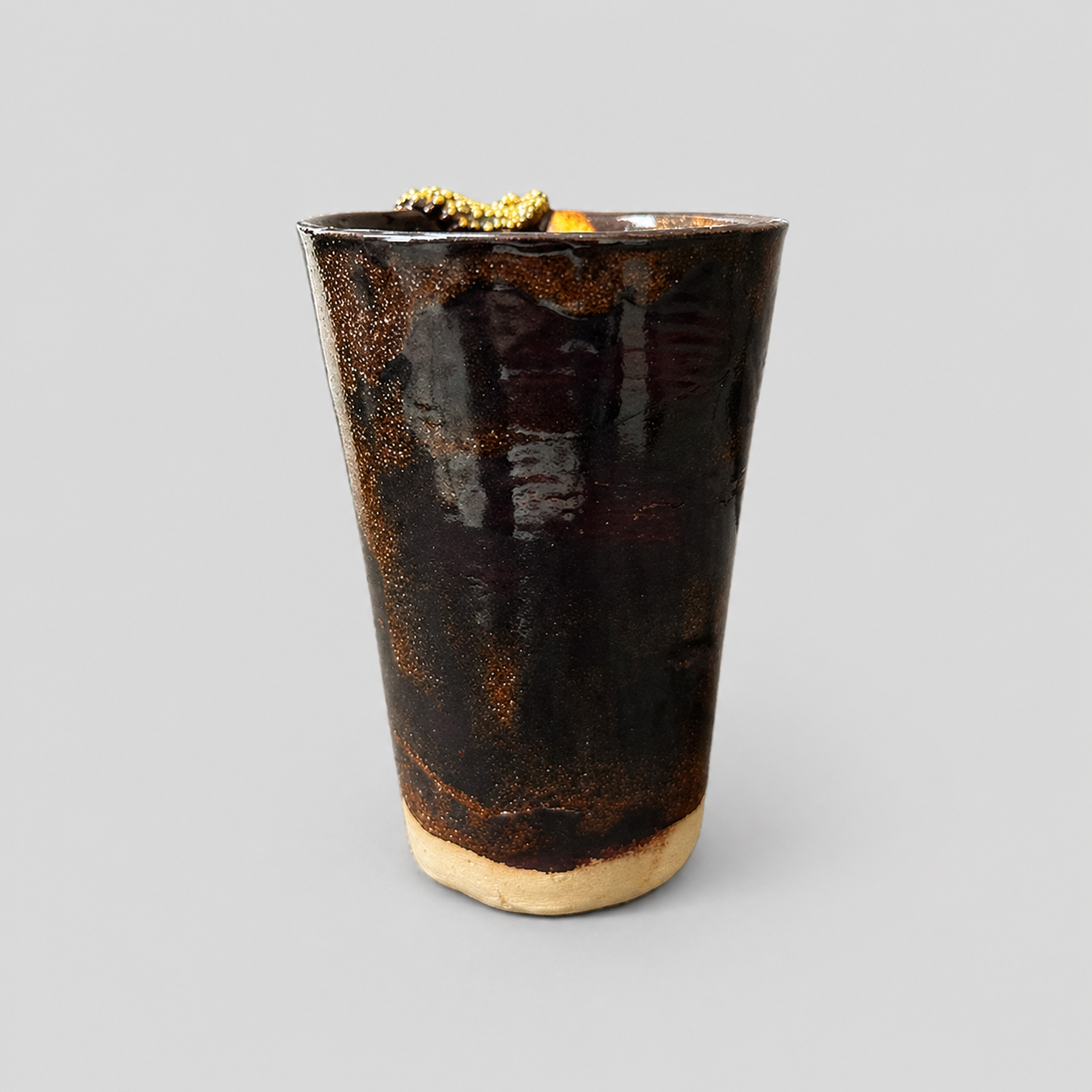 Octopus Drift Ceramic Tumbler – Dark Current Vessel, Ø8×12 cm by Red Raven Pottery