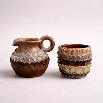 Pangolin Scales Ceramic Mug & Pitcher Set – Armor in Red Clay, Ø8×8 cm / Ø10×10 cm by Red Raven Pottery