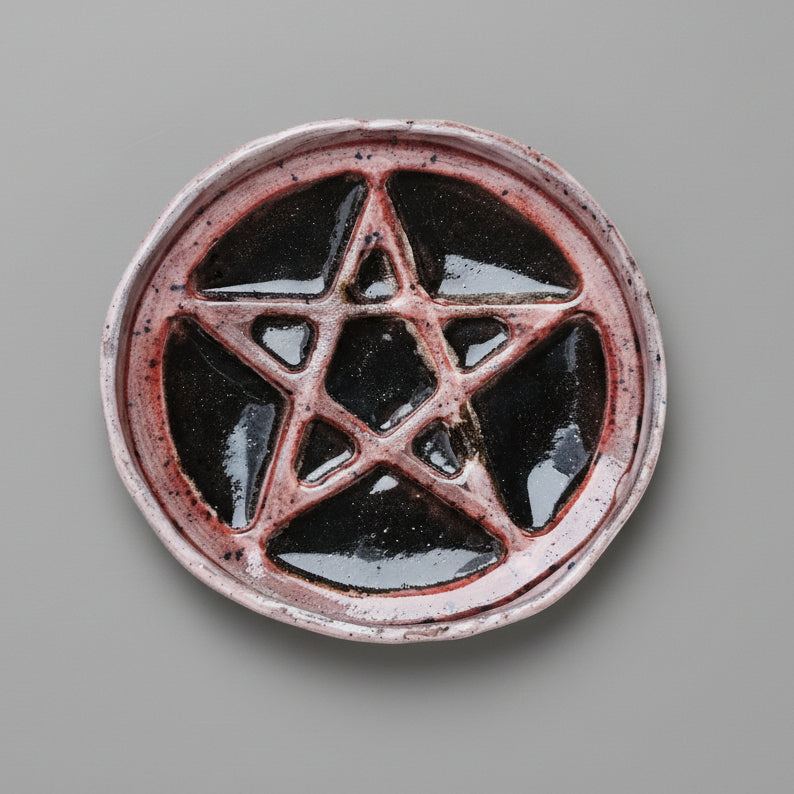 Pentagram Rituals Ceramic Dish – Grounded Protection In Clay, Ø14×2 cm by Red Raven Pottery