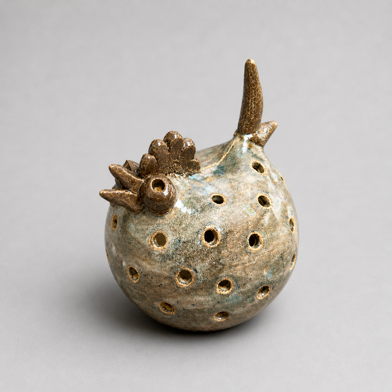 Perched Chicken Ceramic Figurine – Curious Farmyard Spirit, Ø7×10 cm by Red Raven Pottery