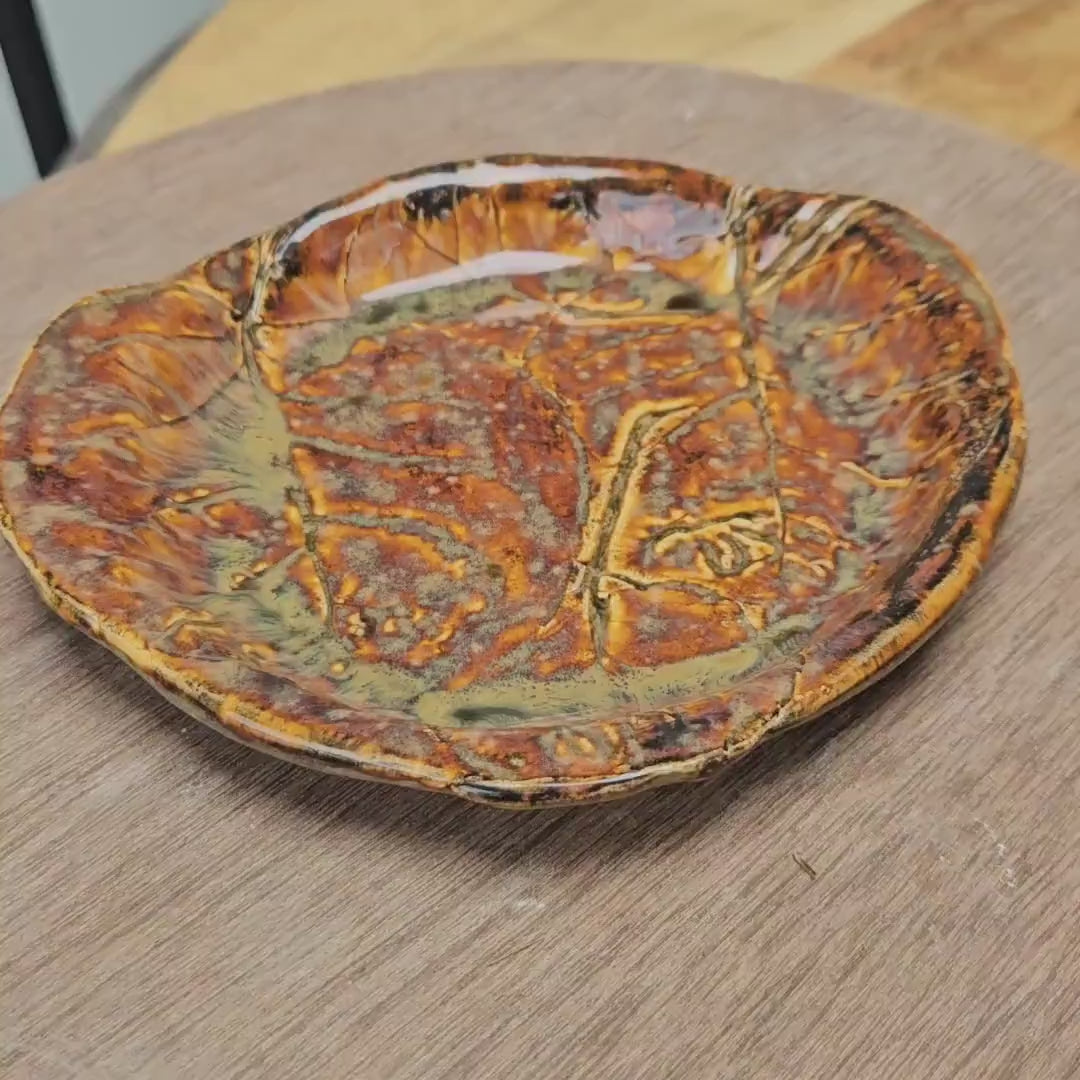 Rustic Leaf Ceramic Dish – Woodland Patterned Plate, Ø17×2 cm by Red Raven Pottery