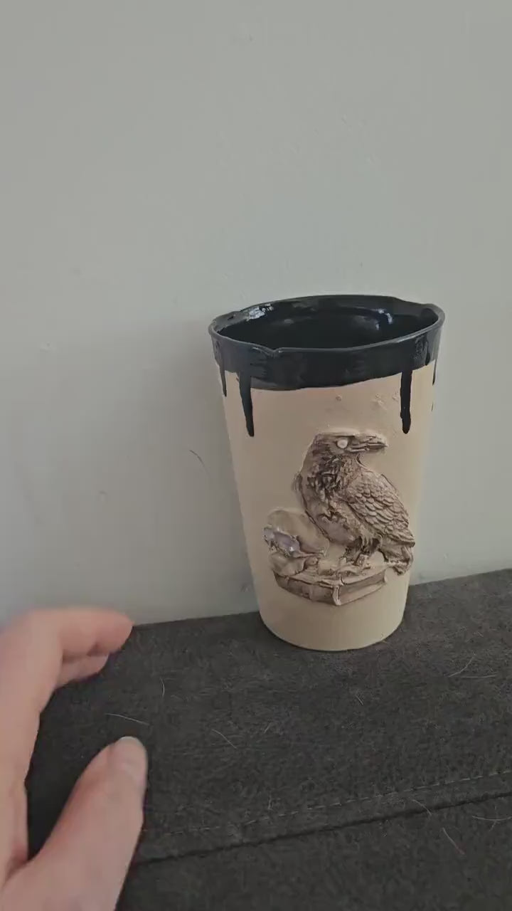 Raven Stories Tumbler – Nevermore Ceramic Vessel, Ø8×12 cm