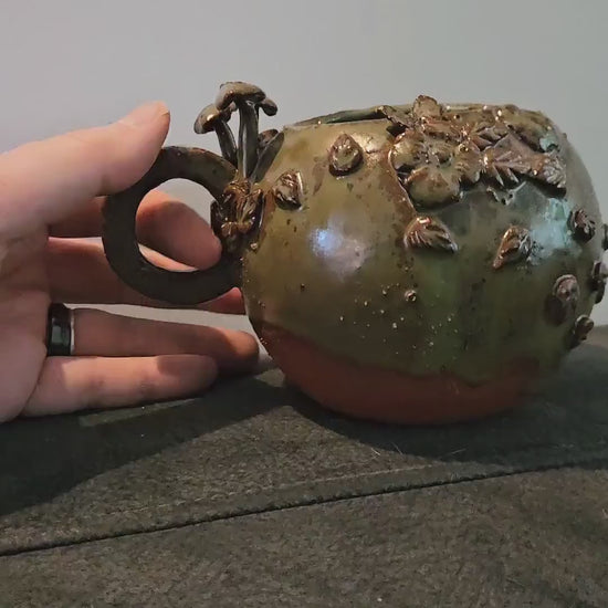 Forest Oracle Ceramic Tea Mug – Moss-Green Ritual Vessel, Ø9.5×11 cm by Red Raven Pottery