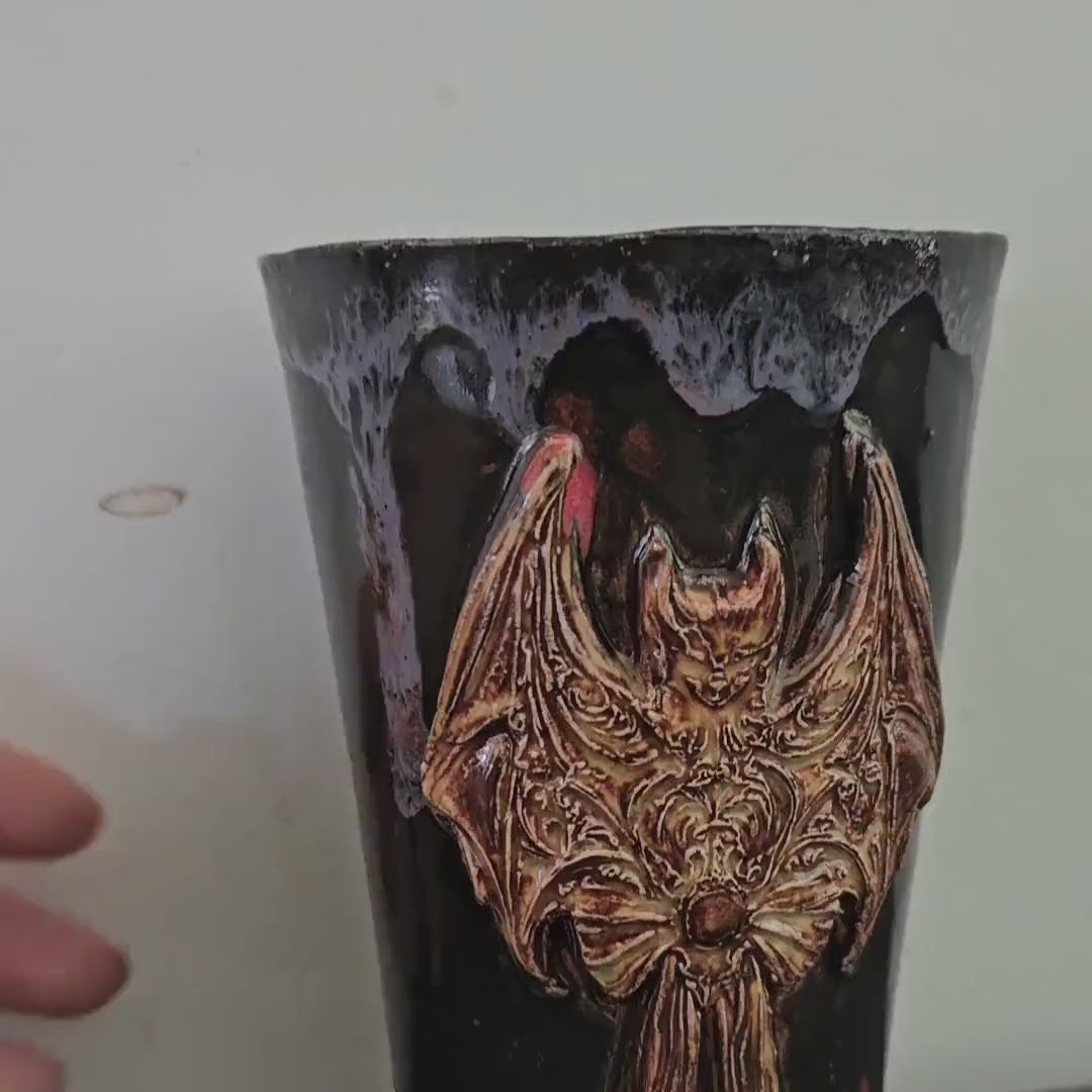Nocturnal Bat Tumbler – Gothic Ritual Ceramic Vessel, Ø8×12 cm