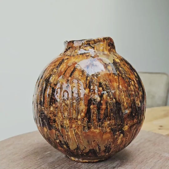 Rustic Relief Ceramic Sphere Vase – Earthen Textured Vessel, Ø13×15 cm by Red Raven Pottery