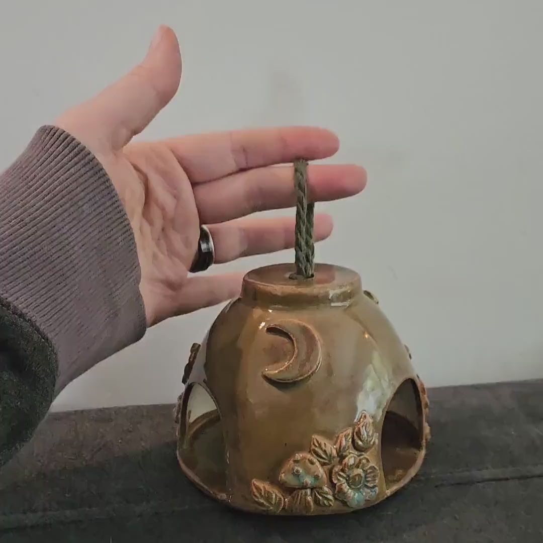 Greenwild Ceramic Bird Feeder & Shelter – Quiet Garden Refuge, Ø10×12 cm by Red Raven Pottery
