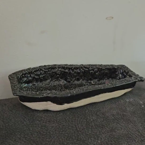 Skulls & Bones Ceramic Trinket Coffin – Obsidian Ceramic Resting Place, 15×7×2 cm