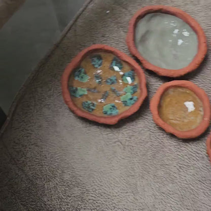 Geode Gloss Terracotta Trinket Dish – Earthy Luster Pinched Pot, Ø8×2 cm by Red Raven Pottery