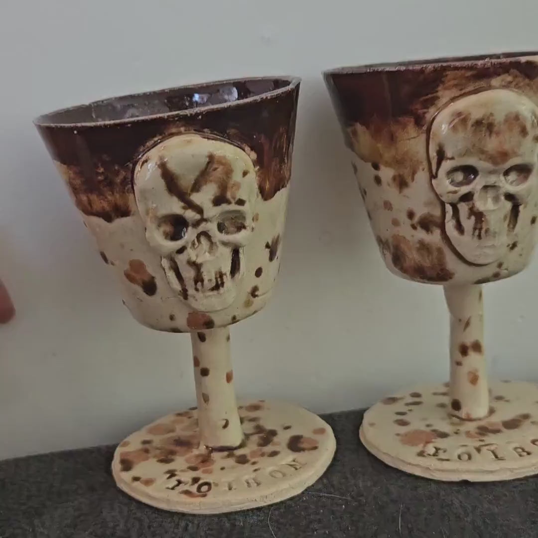 Skull Chalice Wineglasses – Set of 2 Macabre Toasting Vessels, Ø6.5×10 cm