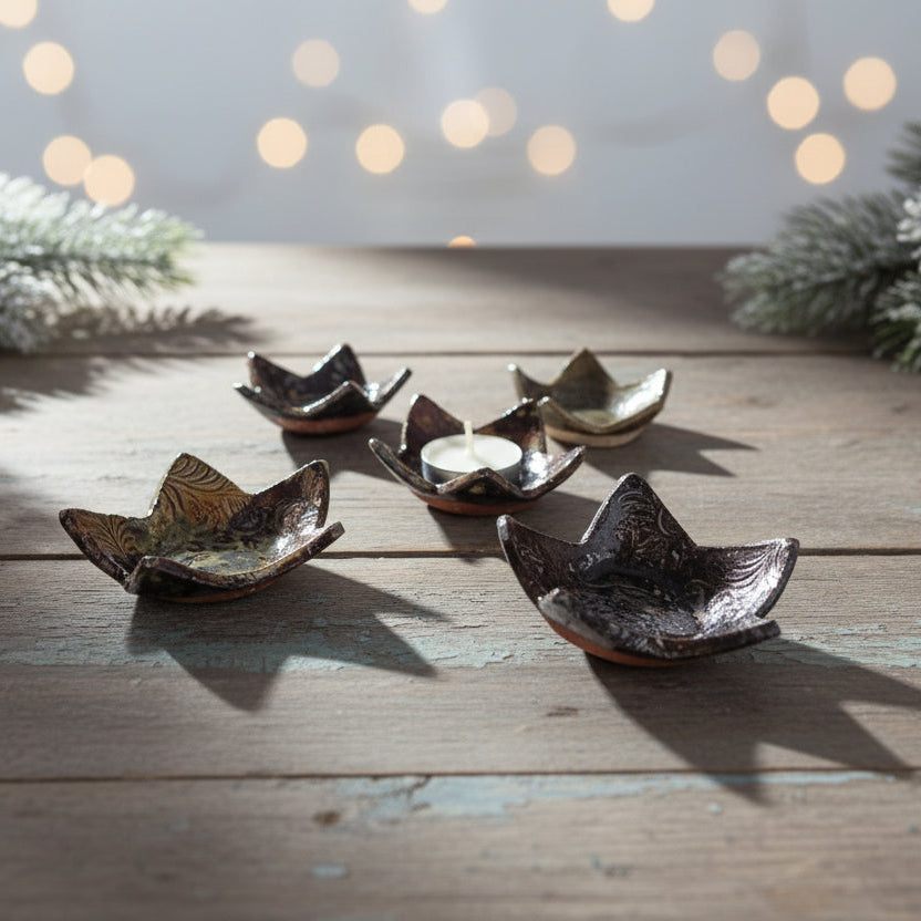Quiet Christmas Star Ceramic Tealight Holder – Minimal Light Form, Ø8×2.5 cm by Red Raven Pottery