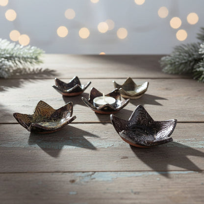 Quiet Christmas Star Ceramic Tealight Holder – Minimal Light Form, Ø8×2.5 cm by Red Raven Pottery