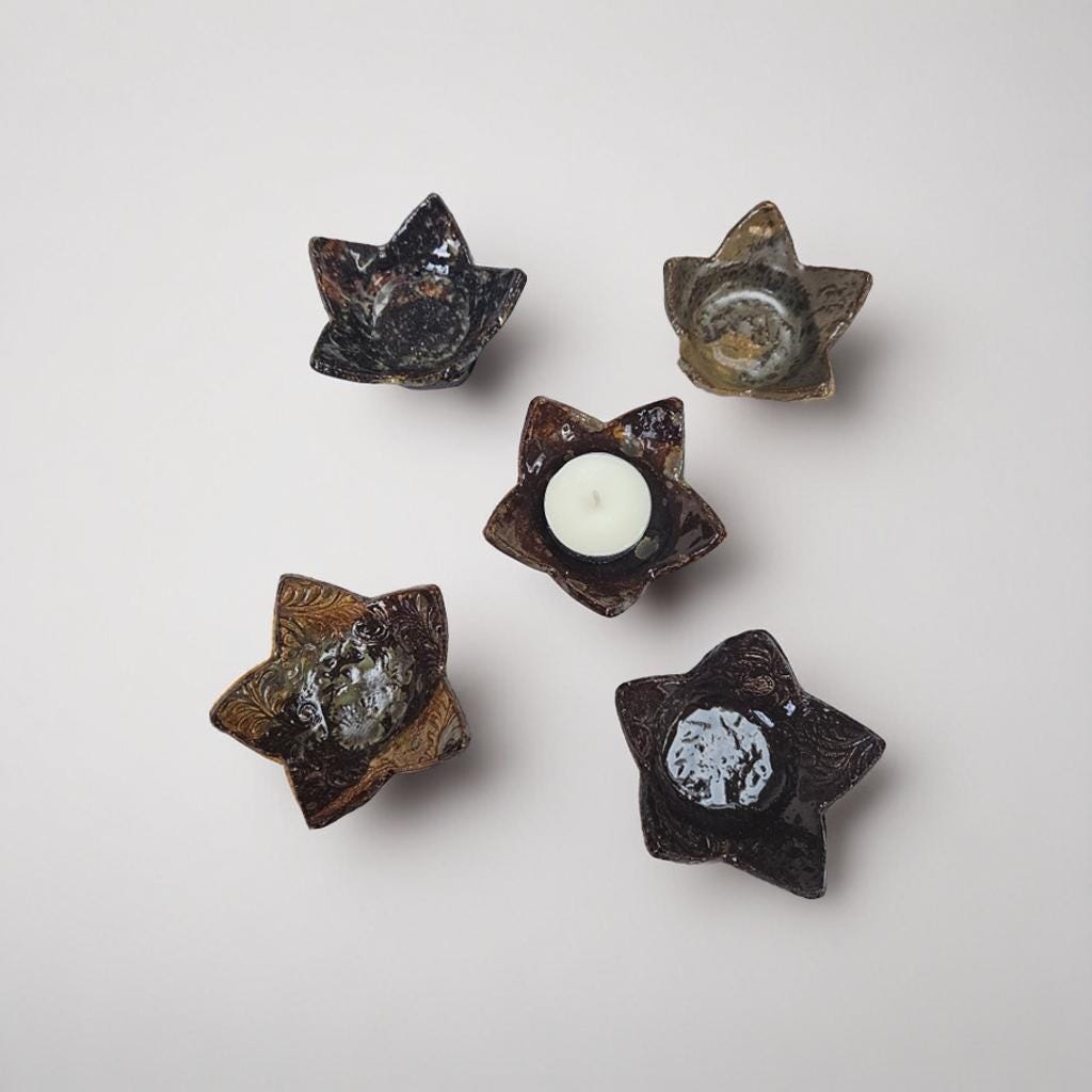 Quiet Christmas Star Ceramic Tealight Holder – Minimal Light Form, Ø8×2.5 cm by Red Raven Pottery