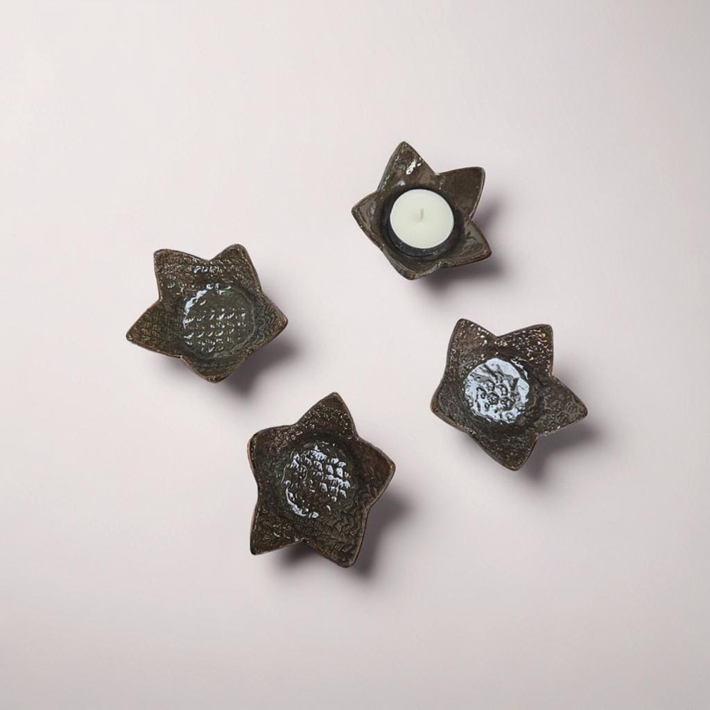 Quiet Christmas Star Ceramic Tealight Holder – Minimal Light Form, Ø8×2.5 cm by Red Raven Pottery