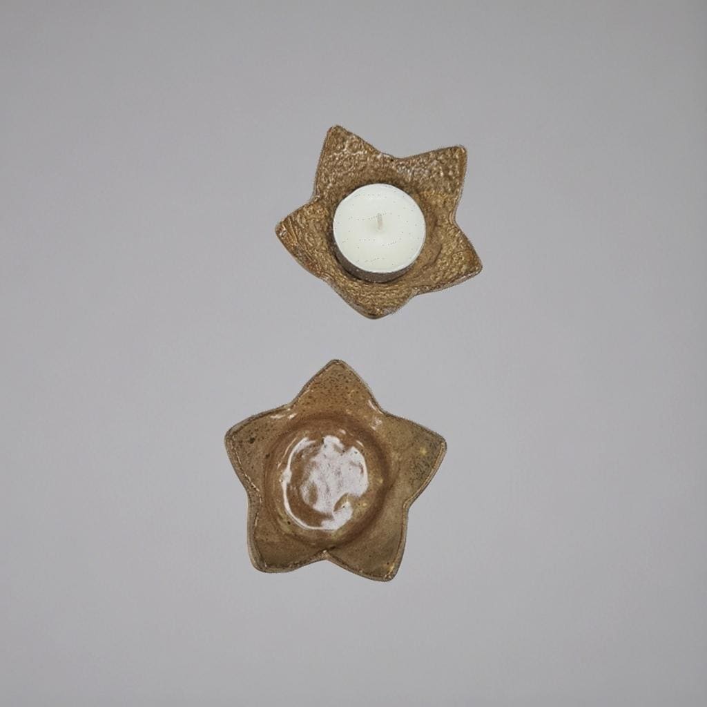 Quiet Christmas Star Ceramic Tealight Holder – Minimal Light Form, Ø8×2.5 cm by Red Raven Pottery