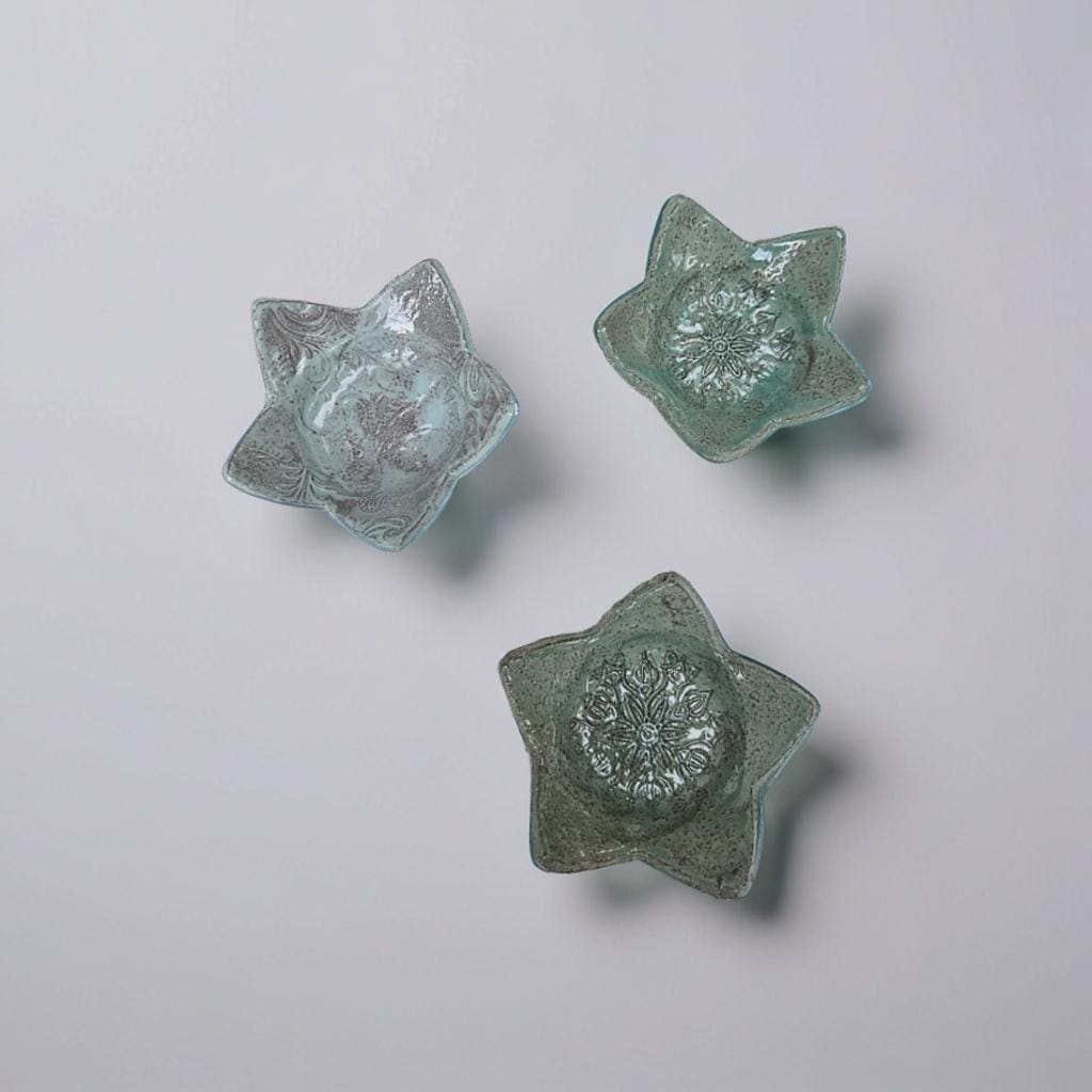 Quiet Christmas Star Ceramic Tealight Holder – Minimal Light Form, Ø8×2.5 cm by Red Raven Pottery