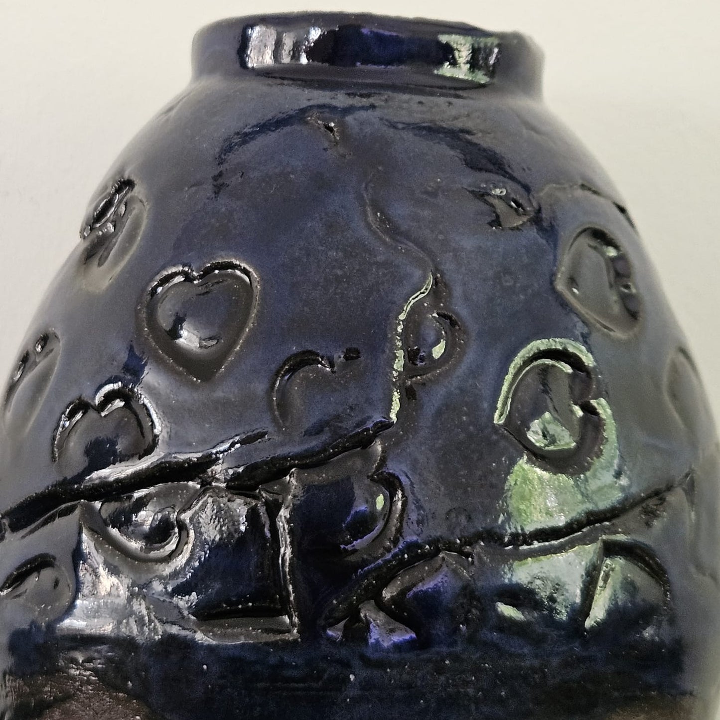 Romance Blossom Ceramic Vase – Soulful Sentiment Vessel, Ø 11 × 17 cm by Red Raven Pottery