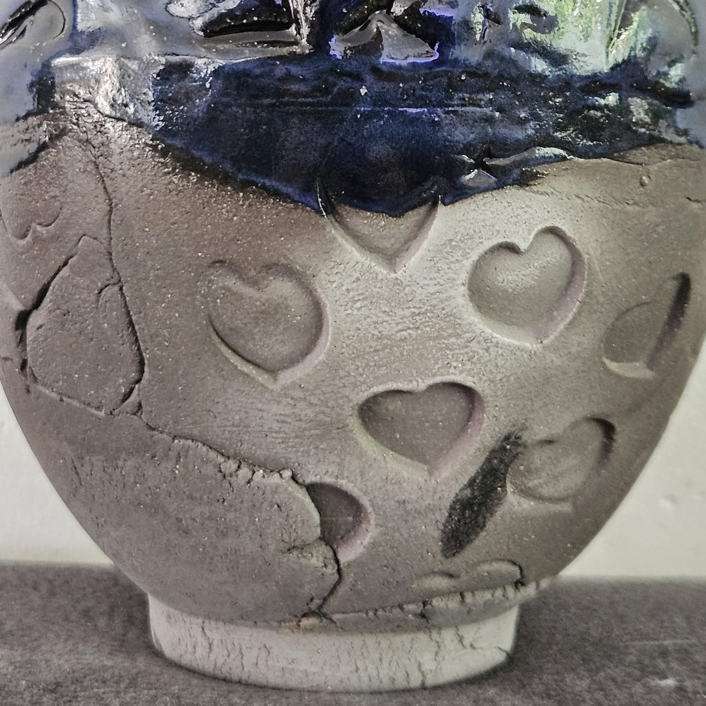 Romance Blossom Ceramic Vase – Soulful Sentiment Vessel, Ø 11 × 17 cm by Red Raven Pottery