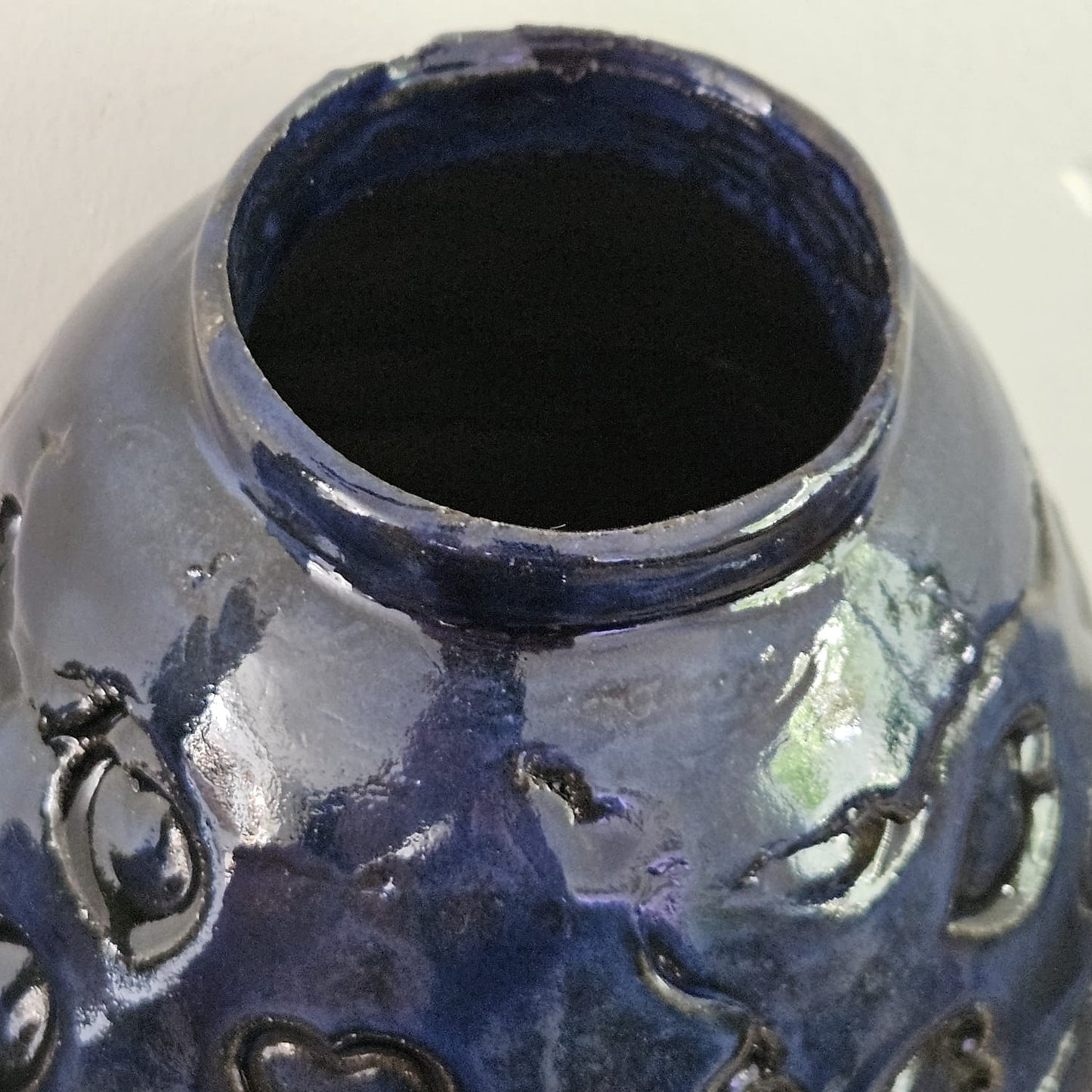 Romance Blossom Ceramic Vase – Soulful Sentiment Vessel, Ø 11 × 17 cm by Red Raven Pottery