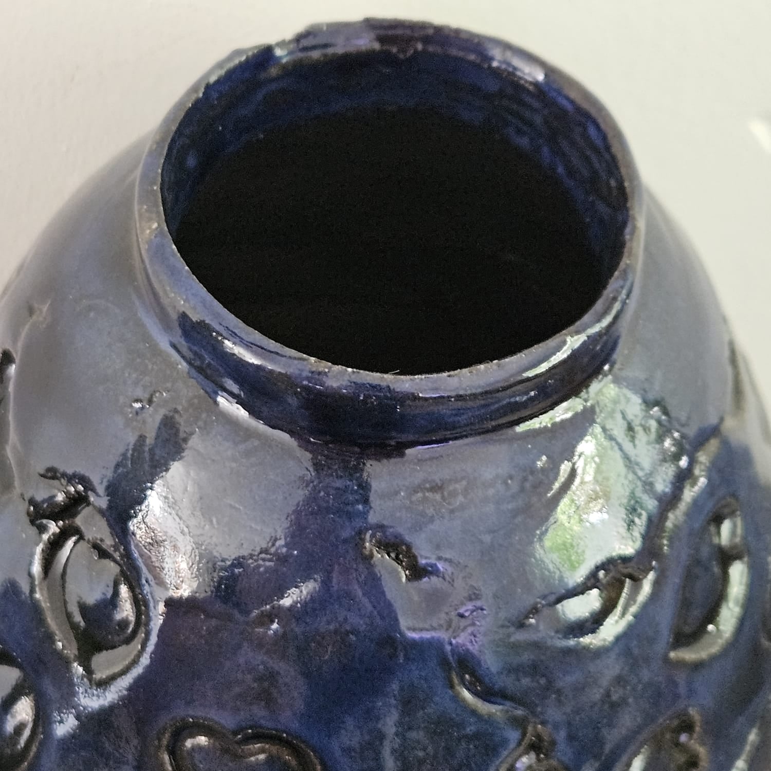 Romance Blossom Ceramic Vase – Soulful Sentiment Vessel, Ø 11 × 17 cm by Red Raven Pottery