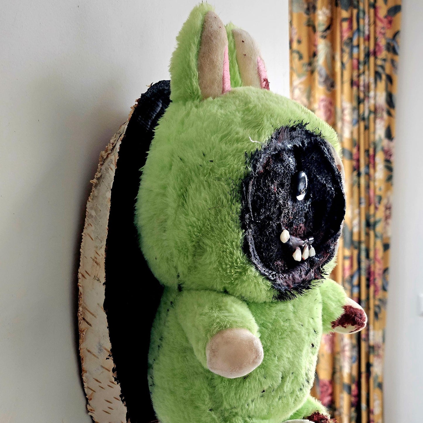 Scorched Bunny Customized Horror Plush – Creepy Wall Trophy, 28 cm by Hook & Hex