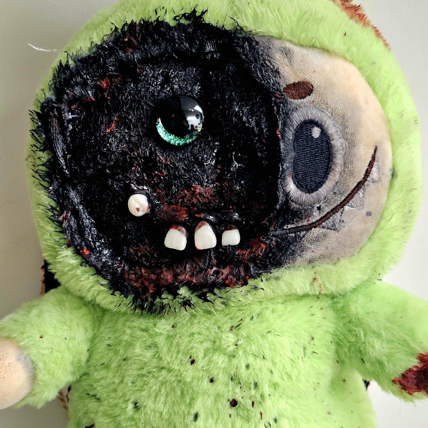 Scorched Bunny Customized Horror Plush – Creepy Wall Trophy, 28 cm by Hook & Hex
