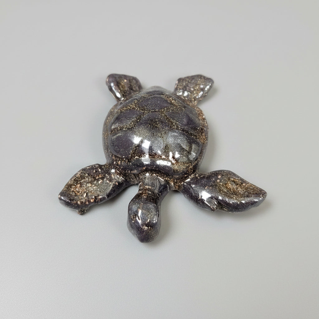 Sea Turtle Ceramic Figurine – Small Guardian Trinket, 5.5×5.5×1.5 cm by Red Raven Pottery
