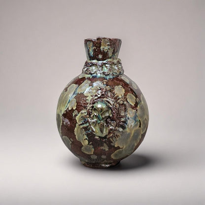 Shipwreck Oracle Ceramic Vase – Salt-Eaten Skull Vessel, Ø11×14 cm by Red Raven Pottery