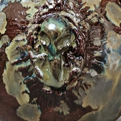 Shipwreck Oracle Ceramic Vase – Salt-Eaten Skull Vessel, Ø11×14 cm by Red Raven Pottery