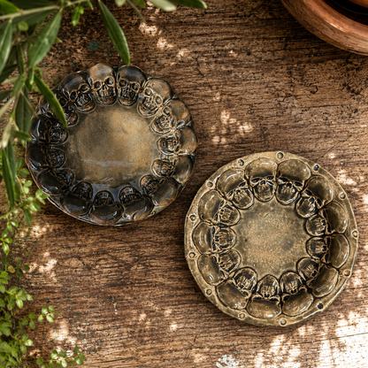 Skull Legion Handmade Ceramic DIsh – Circle of Dark Secrets, Ø15 × 2 cm by Red Raven Pottery
