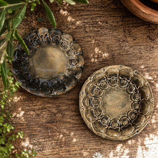 Skull Legion Handmade Ceramic DIsh – Circle of Dark Secrets, Ø15 × 2 cm by Red Raven Pottery