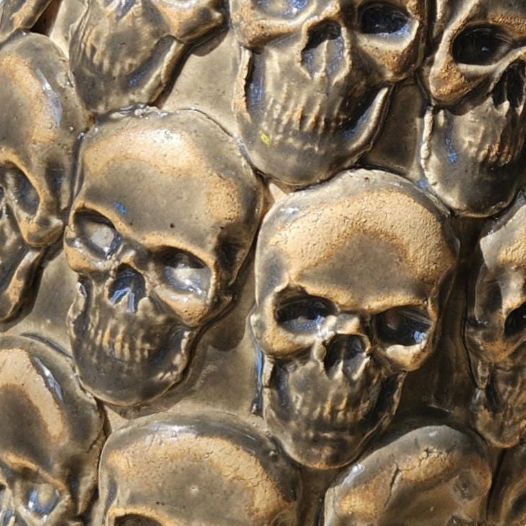 Handmade Ceramic Skull Vase - Gothic Flower Holder - Detailed Relief Sculpture - Ø7.5 x 21 cm