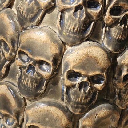 Handmade Ceramic Skull Vase - Gothic Flower Holder - Detailed Relief Sculpture - Ø7.5 x 21 cm