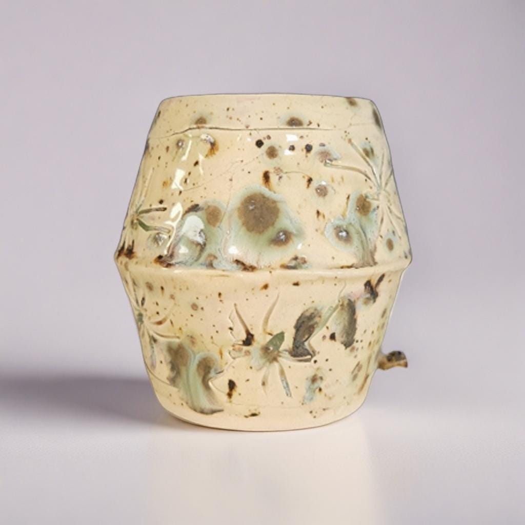 Spider Imprint Ceramic Vase – Nature’s Fierce Silence, Ø8× 10 cm by Red Raven Pottery