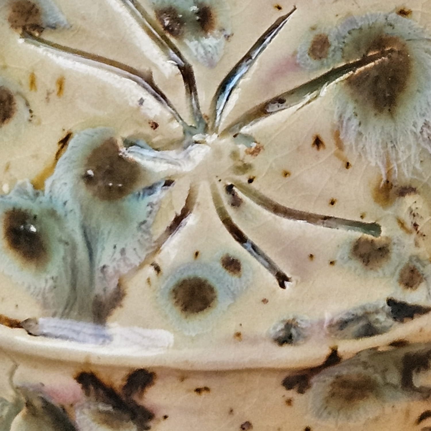 Spider Imprint Ceramic Vase – Nature’s Fierce Silence, Ø8× 10 cm by Red Raven Pottery