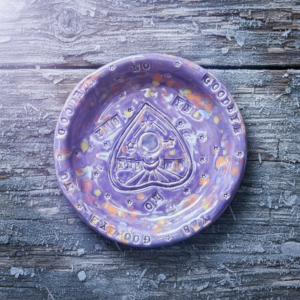 Spirit-Board Planchette Ceramic Plate – Gateway For Quiet Offerings, Ø16×3 cm by Red Raven Pottery