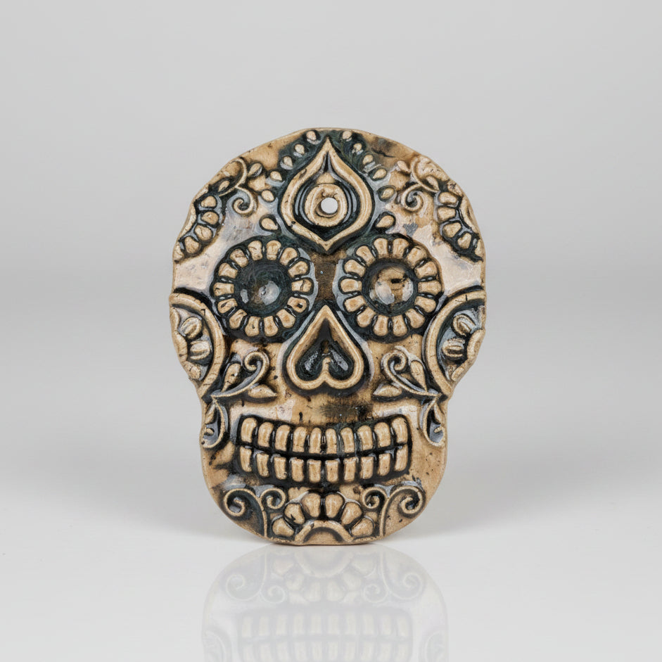 Sugar Skull Ceramic Incense Holder – Smoke & Remembrance, Ø9.5 × 1 cm by Red Raven Pottery