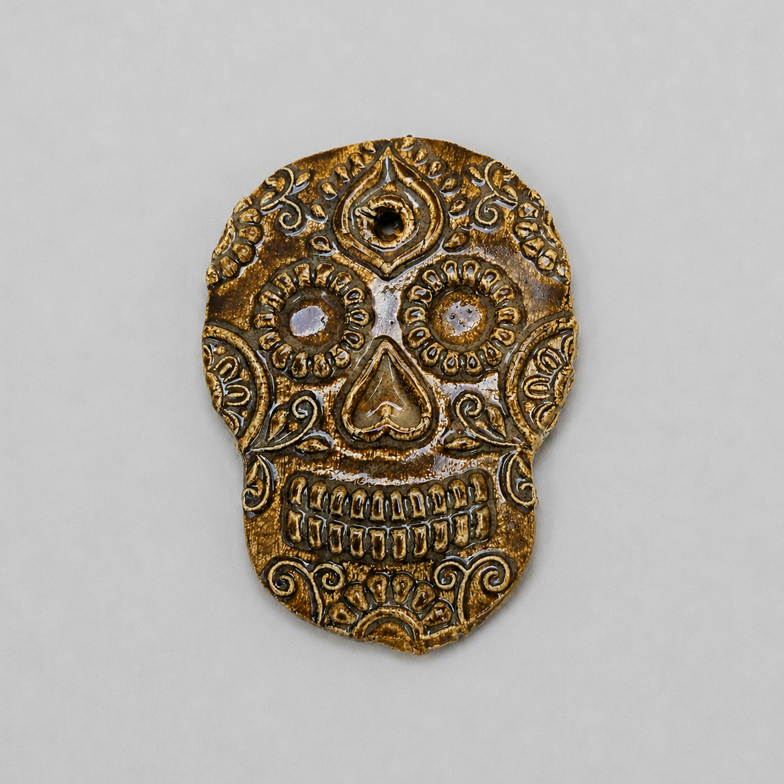 Sugar Skull Ceramic Incense Holder – Smoke & Remembrance, Ø9.5 × 1 cm by Red Raven Pottery