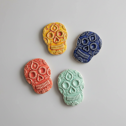 Sugar Skull Magnet – Day of the Dead Ceramic Ornament, 7.5×5 cm by Red Raven Pottery