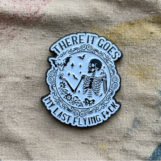 There It Goes Lapel Pin – Skeleton Scream Metal Badge, 3 × 3.8 cm