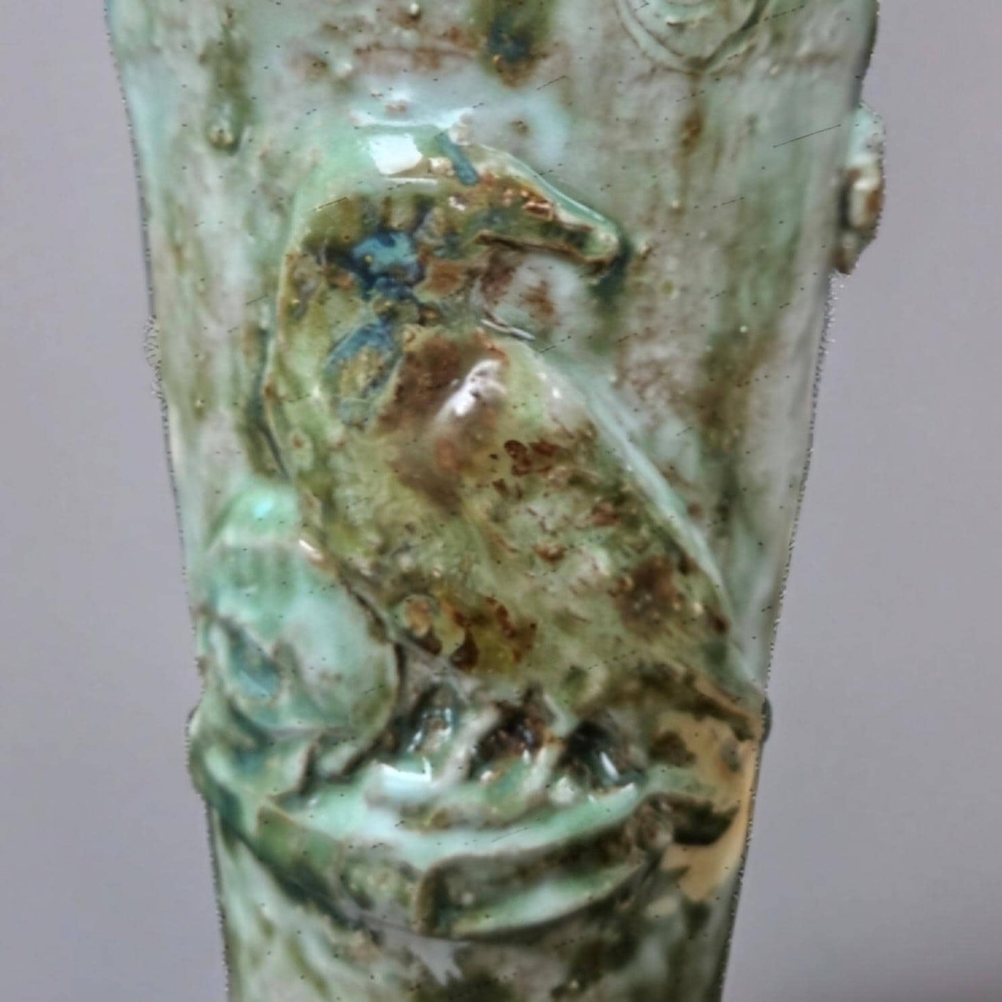 Verdant Perch Ceramic Vase – Embossed Bird in Rustic Green, Ø9×20.5 cm by Red Raven Pottery