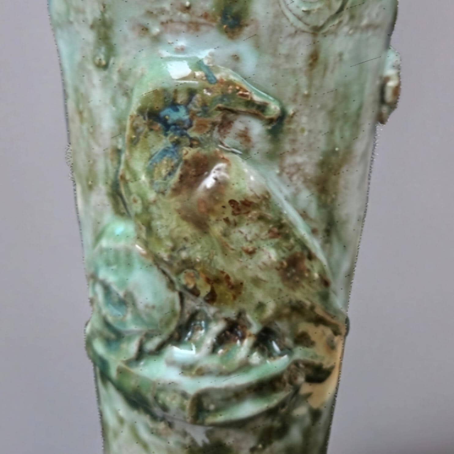 Verdant Perch Ceramic Vase – Embossed Bird in Rustic Green, Ø9×20.5 cm by Red Raven Pottery