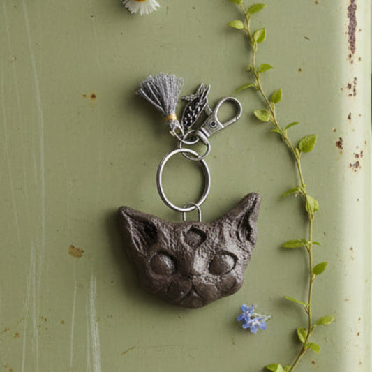 Wicca Cat Keychain – Familiar Spirit Ceramic Charm, 5.5×3.5 cm by Red Raven Pottery