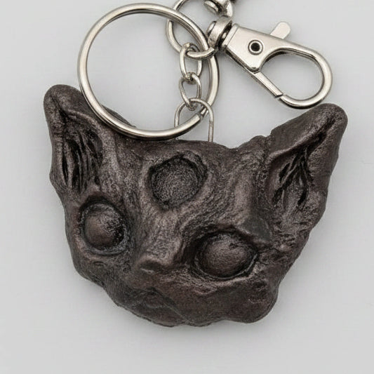 Wicca Cat Keychain – Familiar Spirit Ceramic Charm, 5.5×3.5 cm by Red Raven Pottery